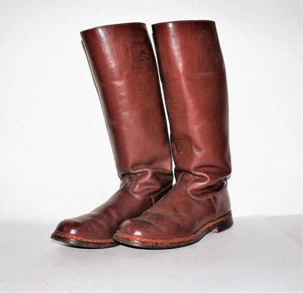 OFFICER�S BROWN BOOTS