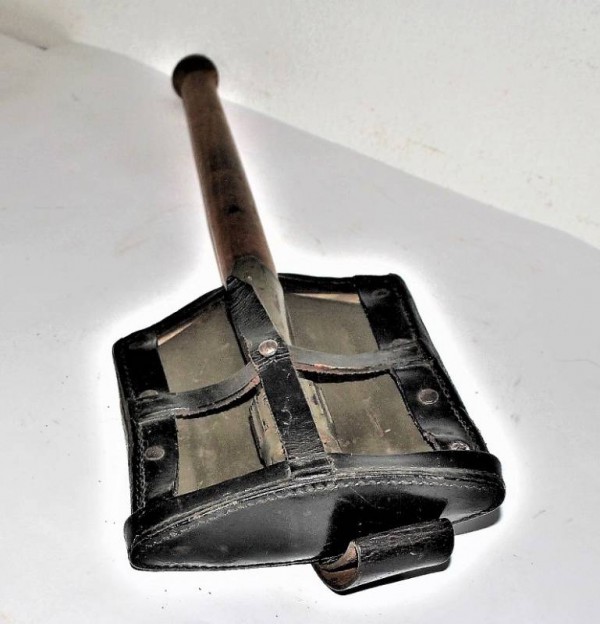 BADILE PIEGHEVOLE CON CUSTODIA