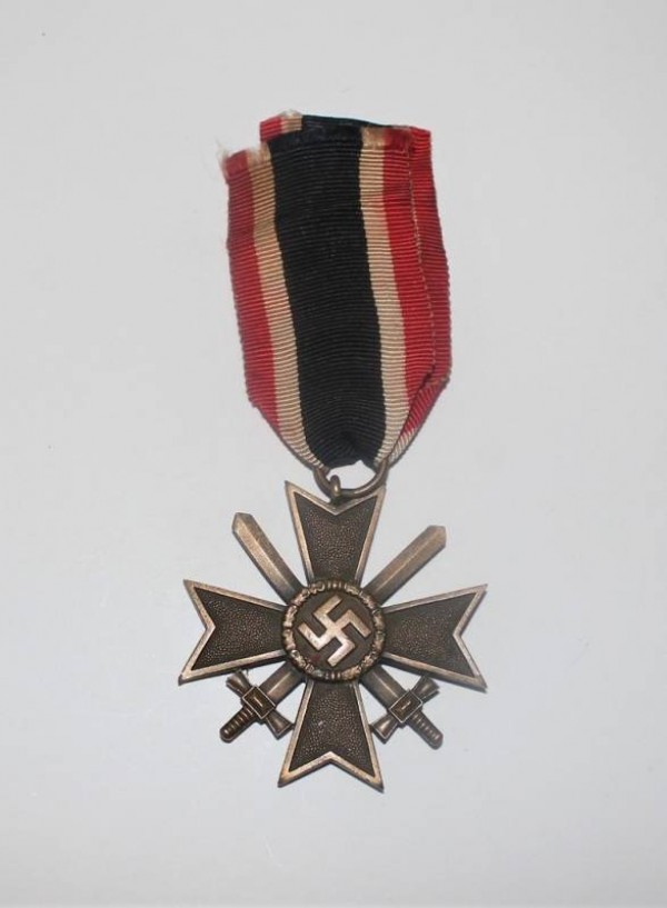 DISTINTIVO MERITI DI GUERRA CON SPADE IN BRONZO