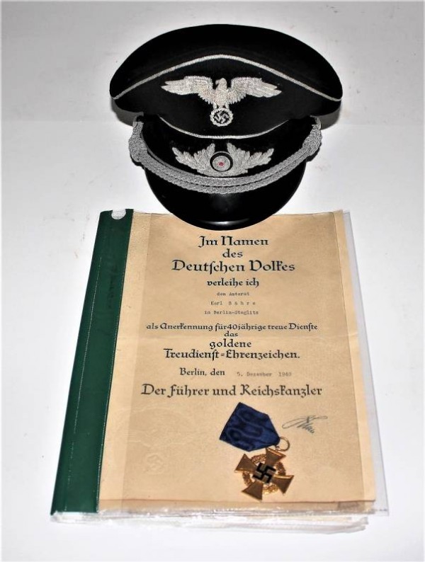 BERRETTO E DOCUMENTI PERSONALI DIPLOMATICO