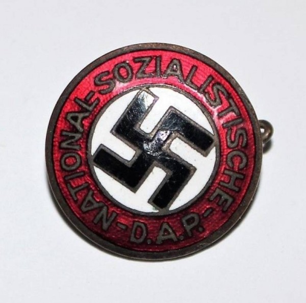 DISTINTIVO POLITICO N.S.D.A.P.