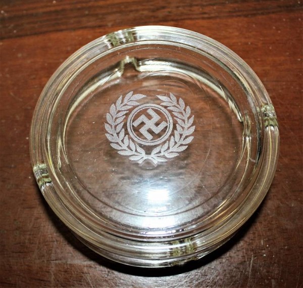 PORTACENERE IN CRISTALLO CON SVASTICA