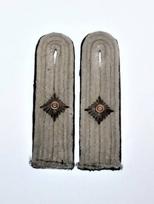 OFFICER�S SHOULDERBOARD WEHRMACHT PIONIER