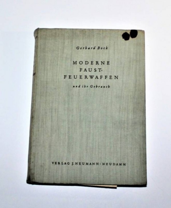 BOOK ON PORTABLE WEAPONS YEAR 1941