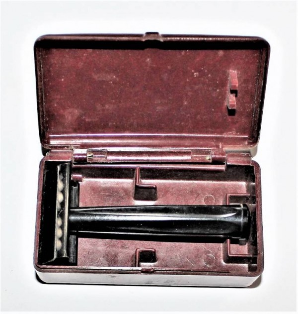 BAKELITE RAZOR IN CASE 