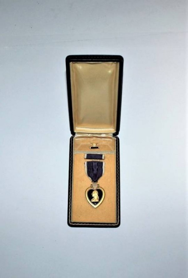 US WWII PURPLE HEART MEDAL IN BOX