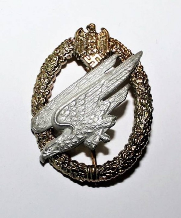 COPY ARMY PARATROOPER BEDGE BY C.E. JUNKER WHIT NAME