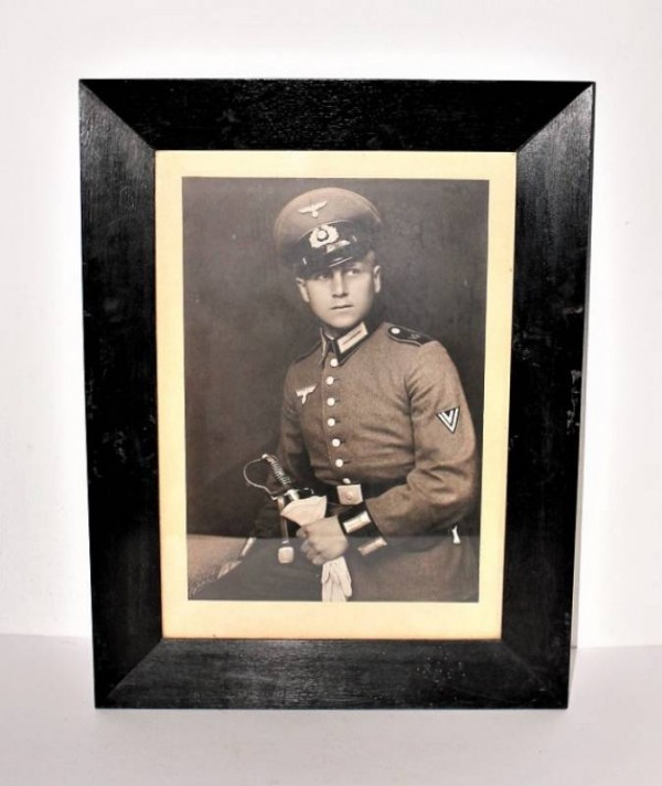 FOTOGRAFIA IN QUADRO DI SOTTUFFICIALE DELLA WEHRMACHT  